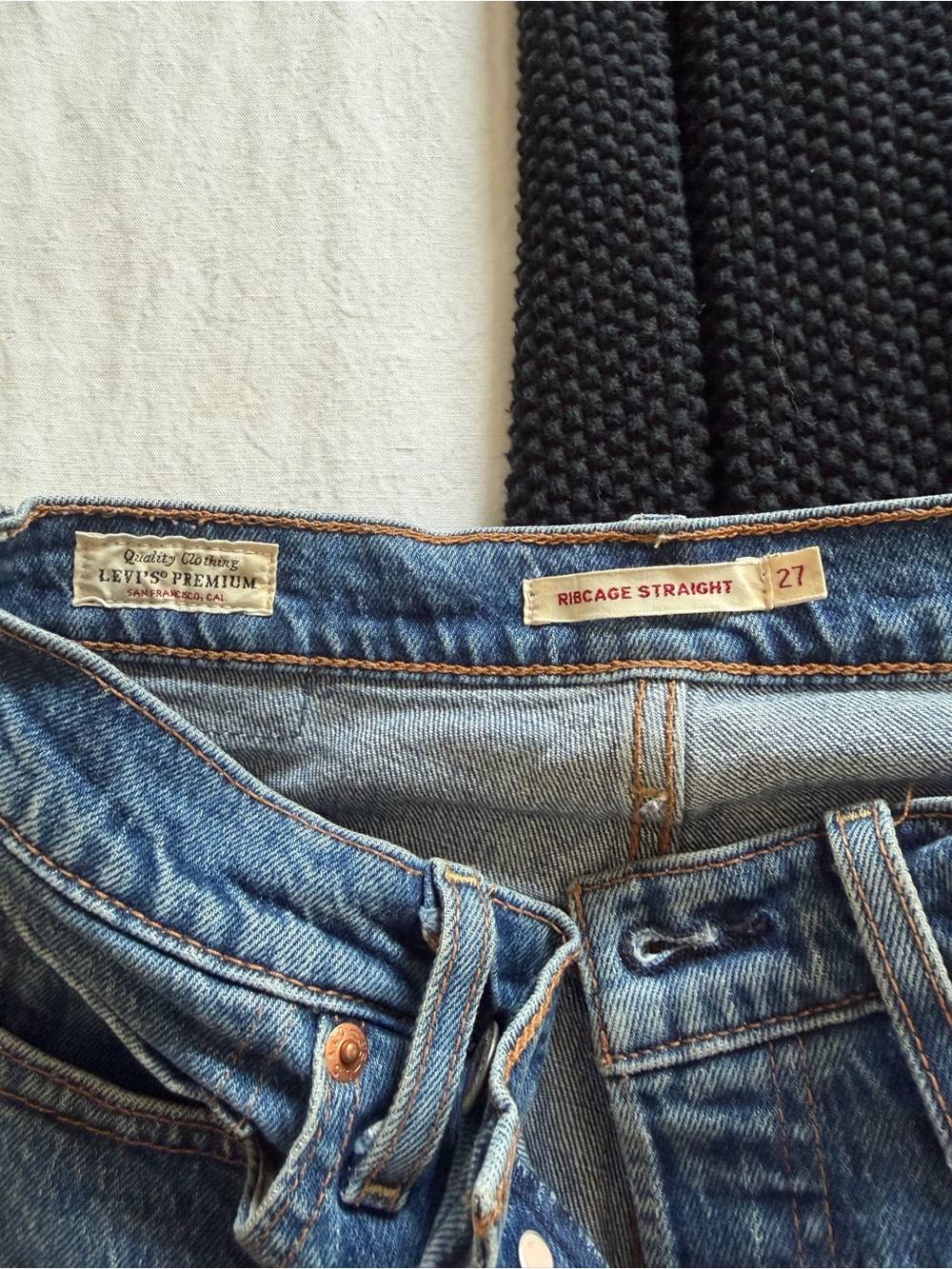 Levi’s High Rise Ribcage Straight Jean Size 27 - Picture 4 of 4